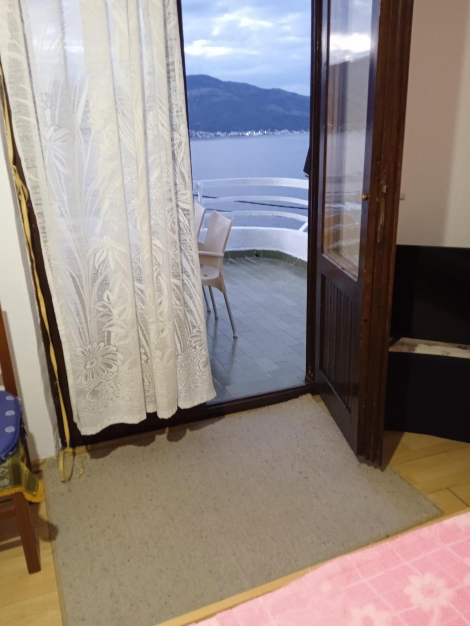 Apartments Sino More Tivat Exterior foto